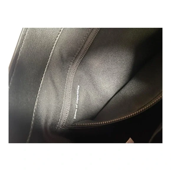 Lululemon Cactus Leather Shoulder Bag 8L Black With Gold Hardware & Dust Bag - Picture 16 of 16